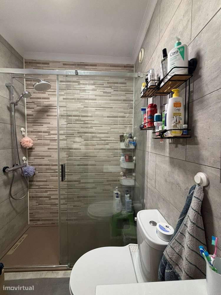 Apartamento T2 | Lugar Garagem | Elevador | São Cosme | Exclusivo-10