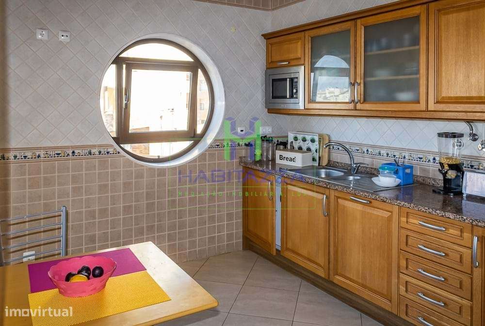 Apartamento T3 com piscina, lugar de garagem e arrecadação, no centro-8