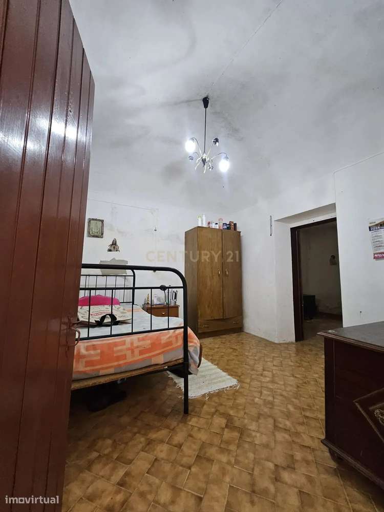 Moradia T2 + 1 com Quintal, Garagem e Anexo Sabugueiro, Arraiolos-8