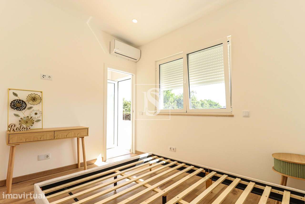 Moradia renovada  com quintal de 140m2 no centro de Lagoa - Grande imagem: 4/27