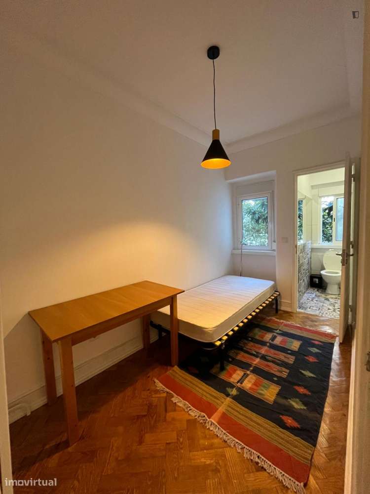 Quarto - localizado em Roma-Areeiro Lisbon - Grande imagem: 2/10