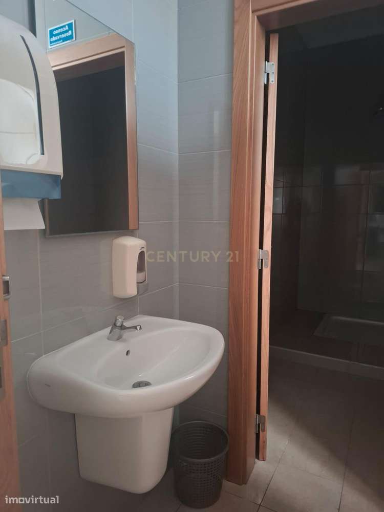 Café em Paço da Comenda com Acesso Direto e Espaço Aberto-17