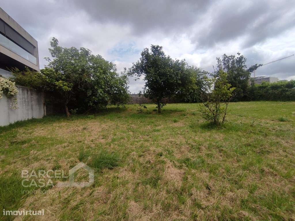 Oportunidade Única de Investimento em Zona Nobre de Barcelinhos - B...-21