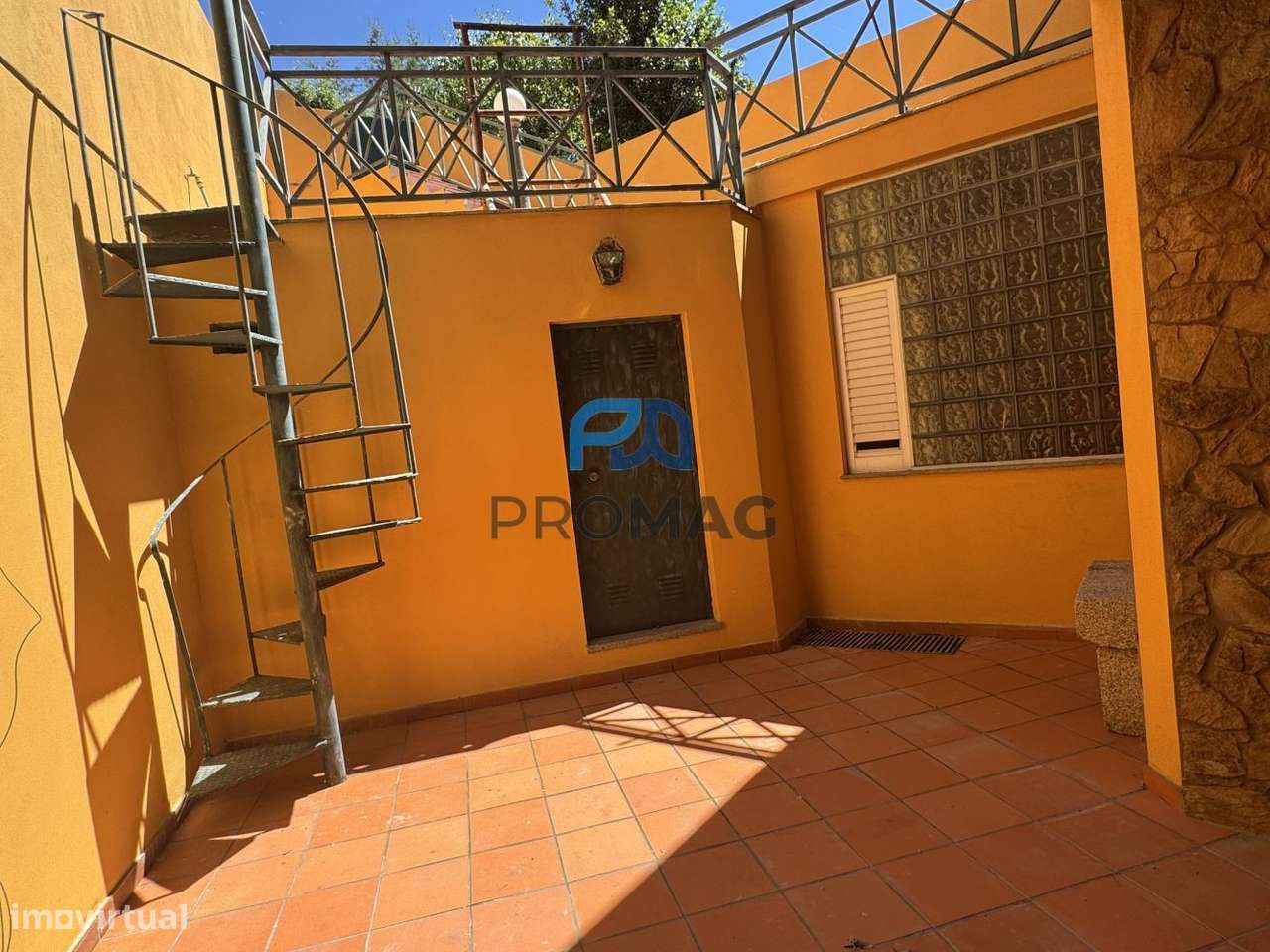 Espaço, luz e conforto em MORADIA T5 - AMARANTE-57