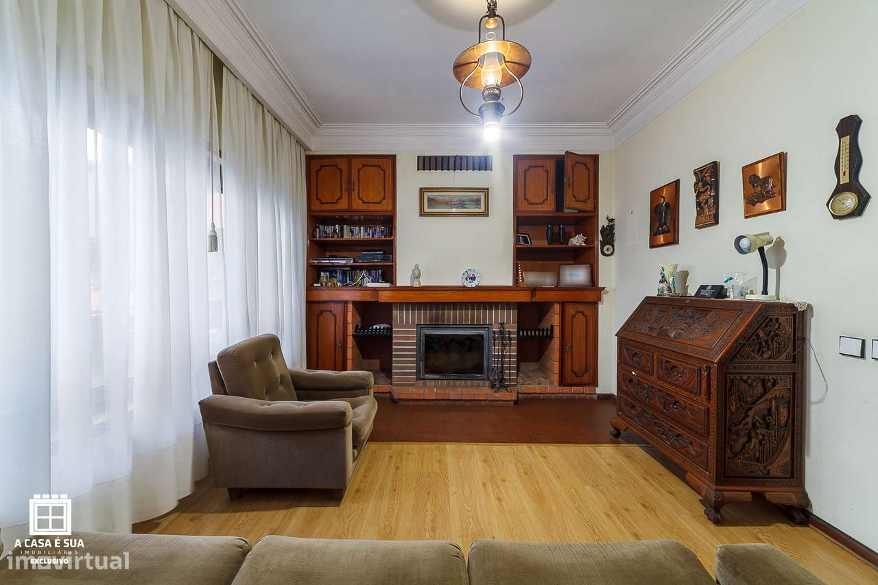 Moradia T4 de três frentes em Baguim do Monte - Exclusivo-11