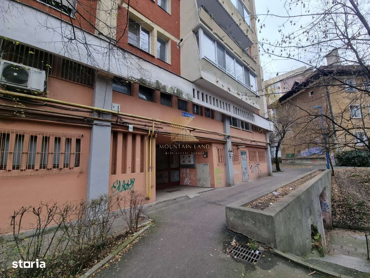 Apartament de 2 camere, semidecomandat, etaj 6/10, mobilat, Victoriei4-18