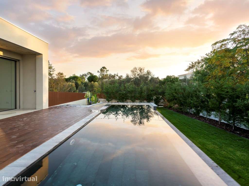 Moradia V4 a estrear no triângulo dourado. - Grande imagem: 2/26