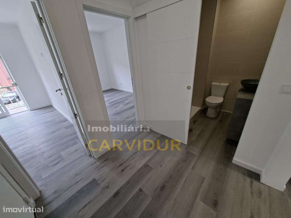 Baixa da Banheira T2 totalmente remodelado-15