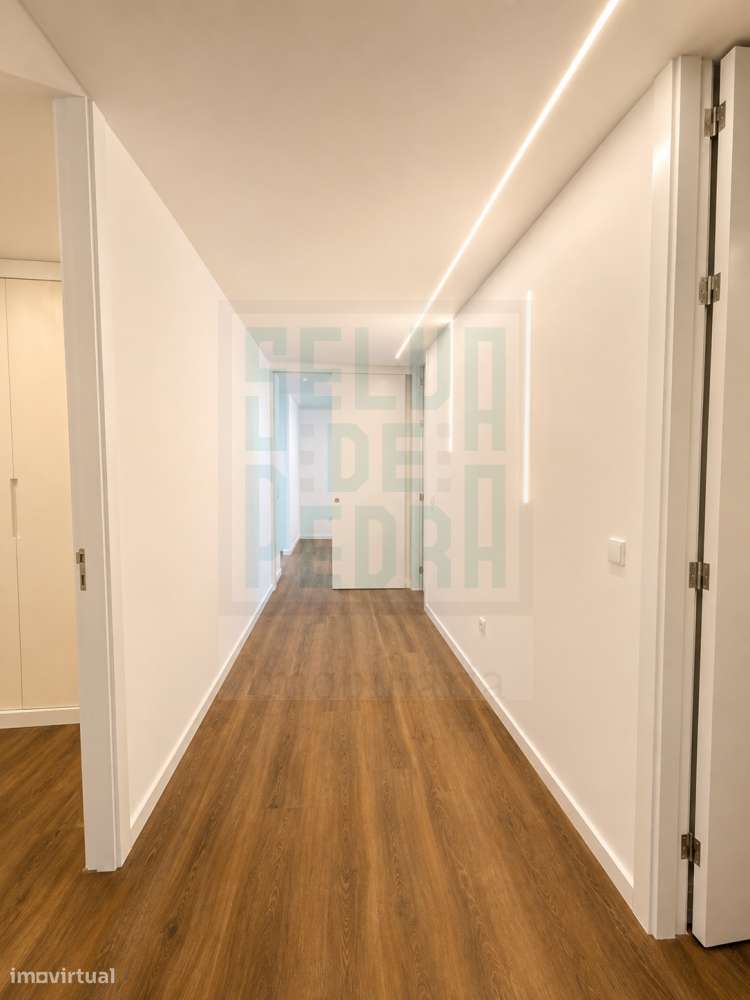 T2+1 Remodelado com 140m² em Paços de Ferreira-24