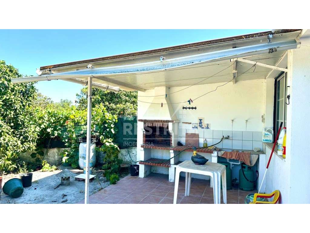Moradia T3 em Banda - Churrasqueira, anexo e potencial para piscina...-30
