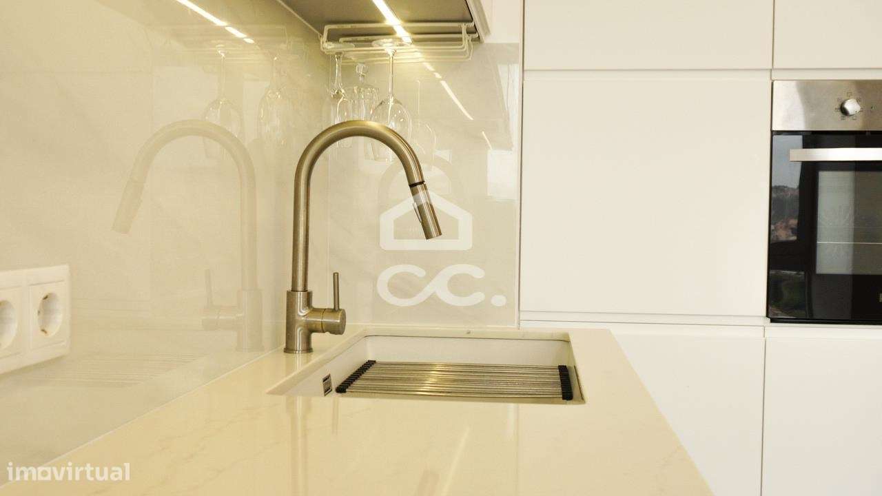 Apartamento T2  Renovado Alfornelos/ Metro-24