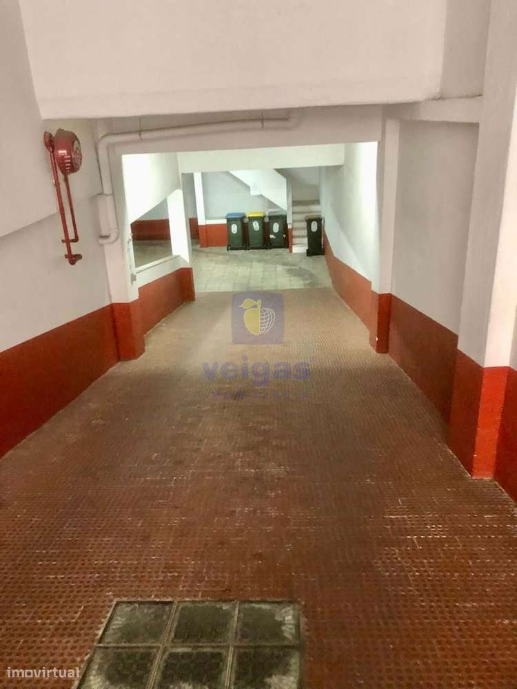Parqueamento 1 Carro ou Motas, Benfica, Pedralvas - Grande imagem: 5/14