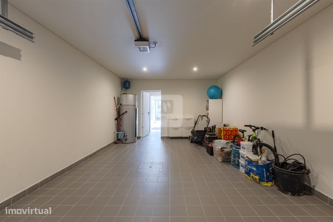 Moradia T3, com jardim e piscina-46