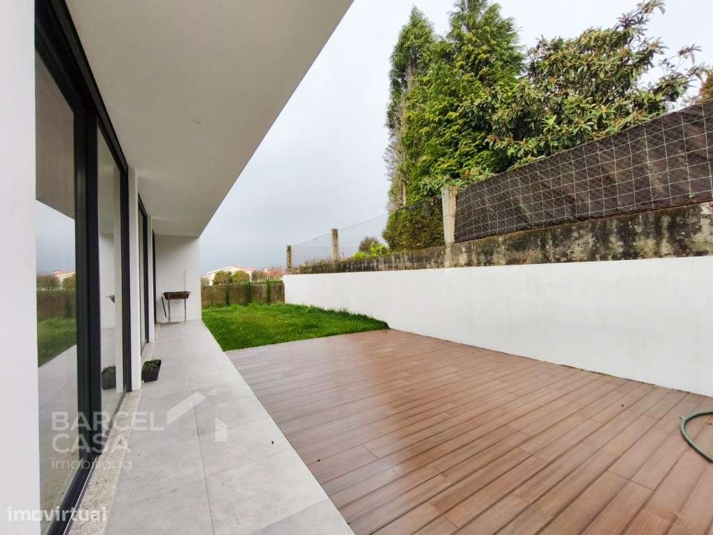 Oportunidade Única: Moradia T3 Térrea Semi-Nova em Manhente!-21