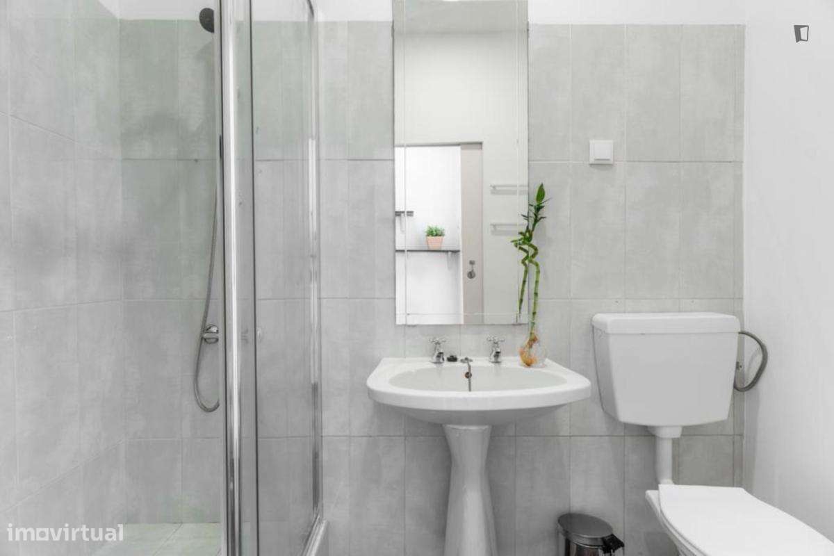 Quarto - localizado em Anjos Lisbon - Grande imagem: 4/8