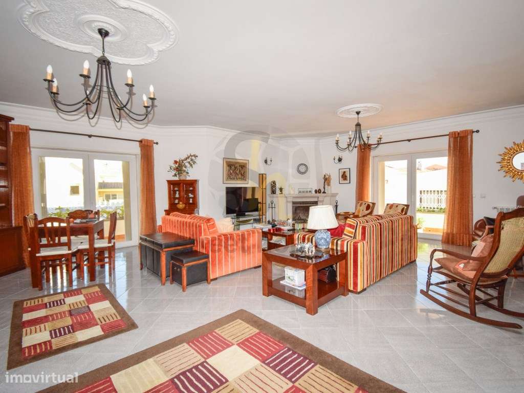 Moradia T6 com piscina na Quinta da Bicuda Cascais-5