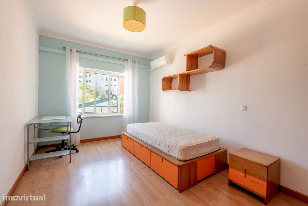 Apartamento de 2 Quartos em Lagos — Conforto, Localização e Potencial-14