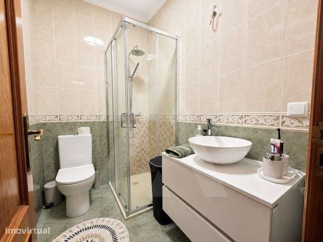 Apartamento T2 com terraço e garagem na Mamarrosa-14