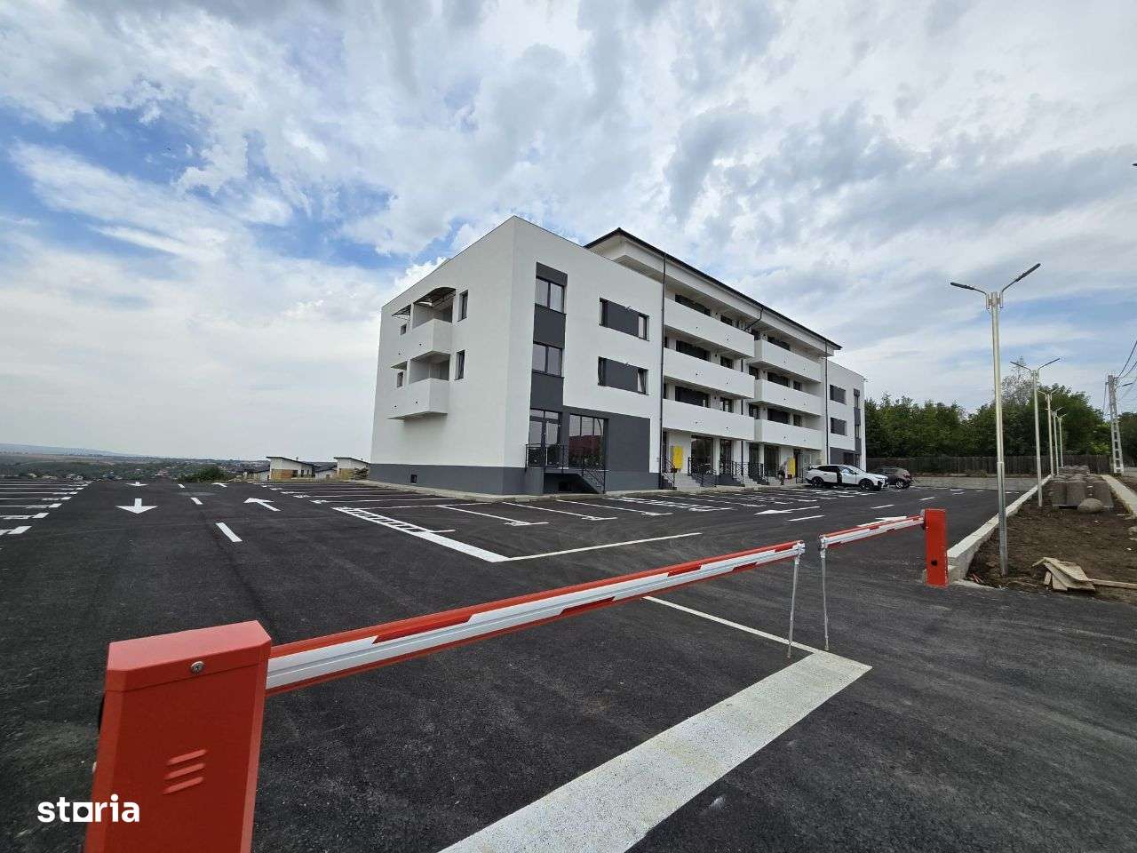 Mega cartier mixt de case si apartamente Roca Residence-7