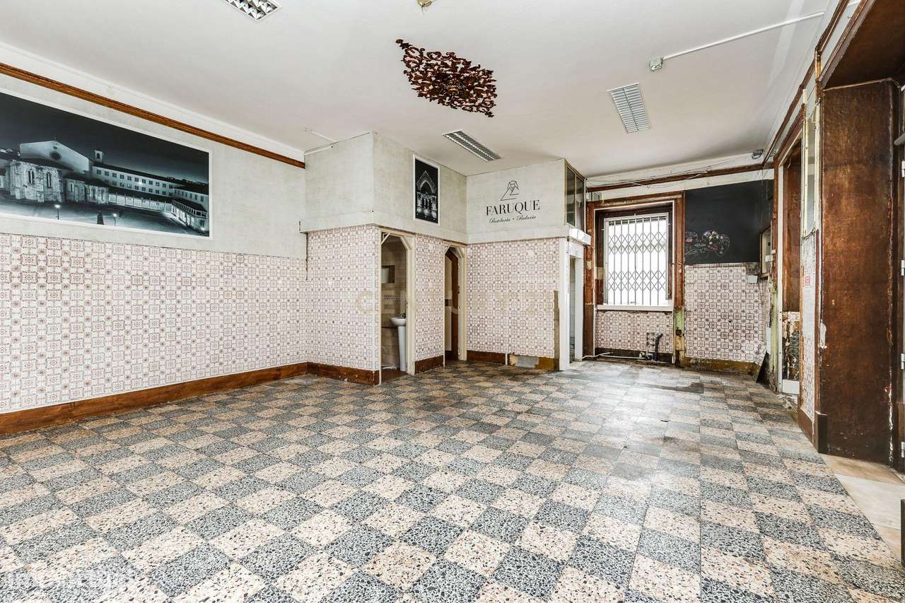 Prédio de Uso Misto no Centro Histórico de Odivelas – Habitação + Comé-31