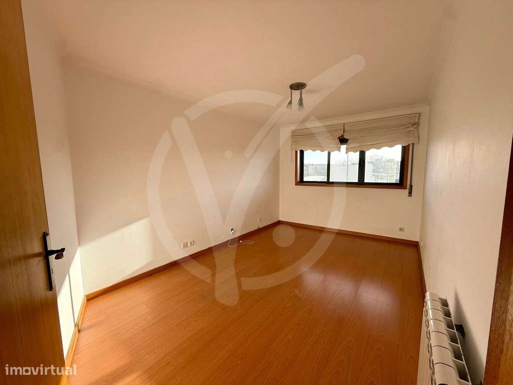 Excelente T3 na Póvoa de Varzim com 2 Garagens Fechadas-14