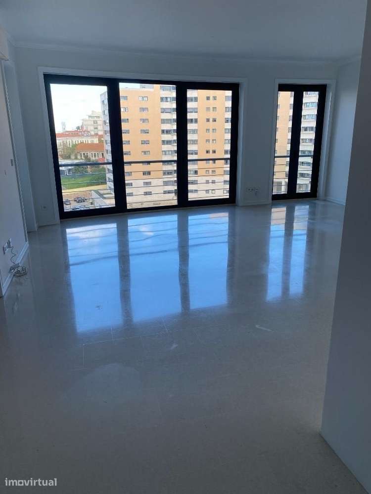 T2+1 em Nova Campolide com 1 lugar de estacionamento - Grande imagem: 4/39