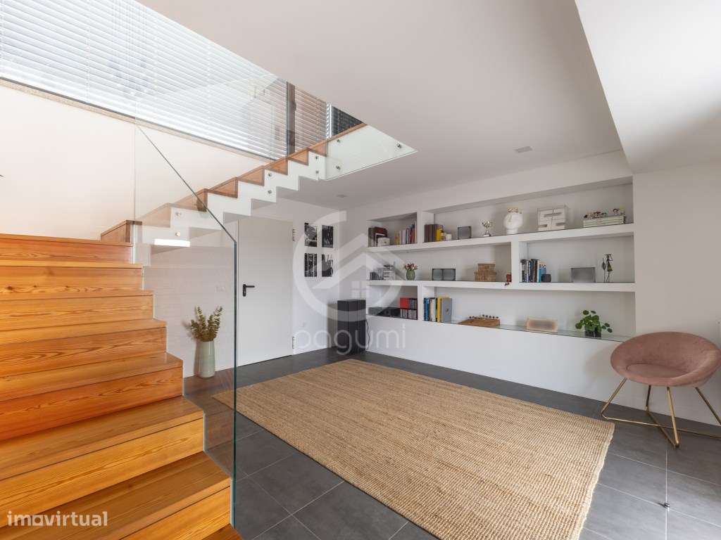 Moradia Contemporânea | 1.470 m² | A 1 Minuto da A4-43