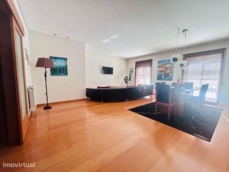 T2 com Terraço Excelente Localização - Junto ao Metro - Grande imagem: 5/12