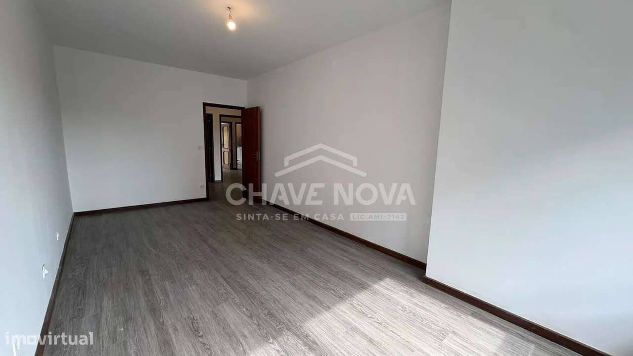 PS - Apartamento T3 Renovado, 3 Frentes, Terraço, Garagem, junto à VL8-14