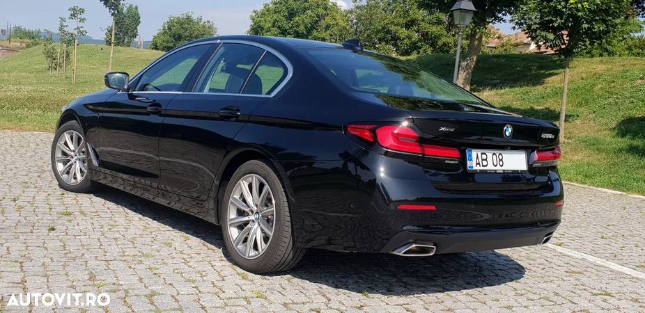 BMW Seria 5 530i xDrive MHEV - 4