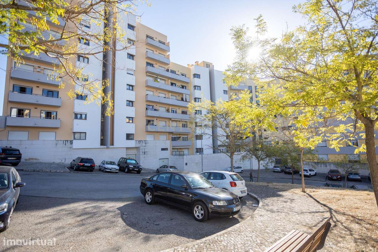 Apartamento T2 na Ribeirada com Garagem e Arrecadação-45