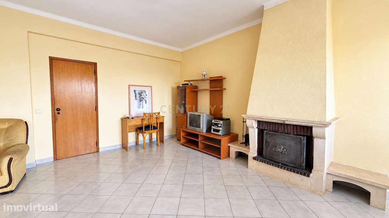 Apartamento T2 com Piscina, Elevador e Varanda Virada a Sul | Albufeir-8