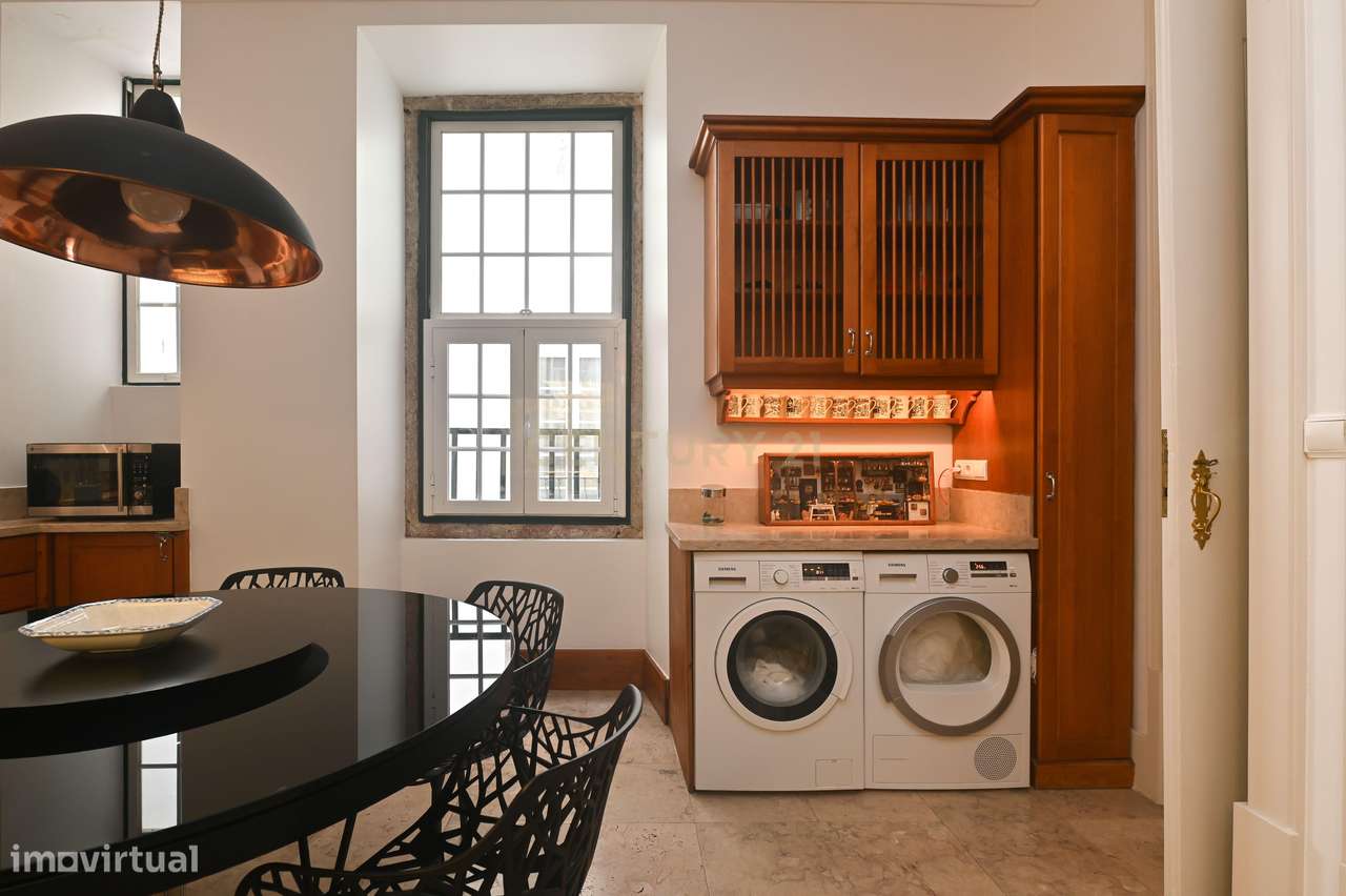 Exclusivo apartamento T4 com estacionamento privado na Baixa, junto ao-22