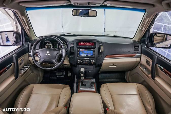 Mitsubishi Pajero LWB 3.2 DI-D Intense+ A/T - 8