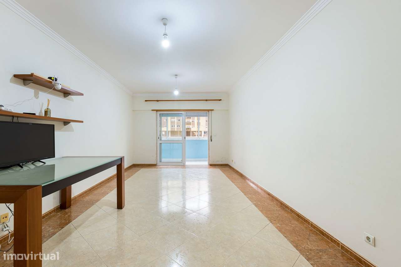 T3 com óptimas áreas e 1 Lugar de garagem, na II Fase Quinta da Piedad-20