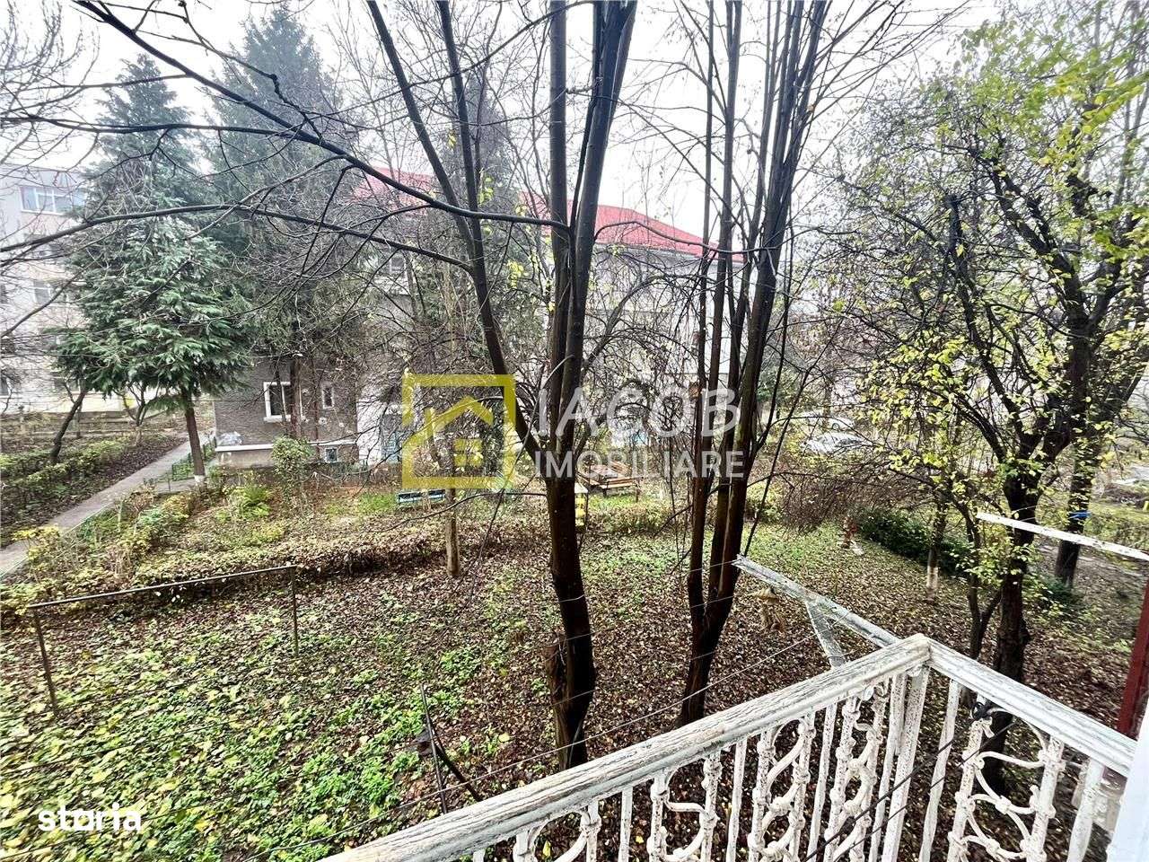 Apartament 2 CD, zona Aviatorilor, etaj 1, Bacau-0