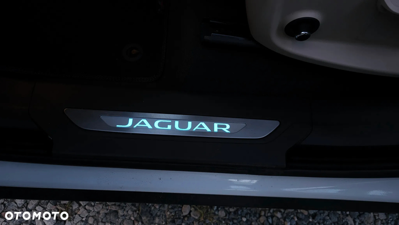 Jaguar F-Pace 2.0 i4D AWD Prestige - 30