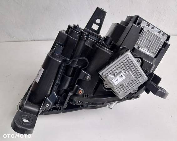 Lampa przód prawa Jeep Grand Cherokee WK2 68142492AF - 8