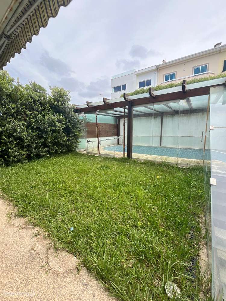 Geminada com piscina, garagem e terraço em Canidelo-37