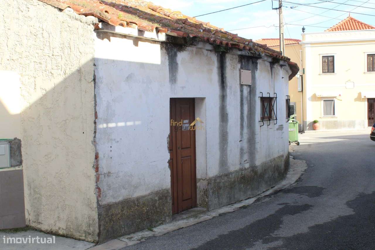 Moradia T5 com anexos para recuperação - Grande imagem: 4/20