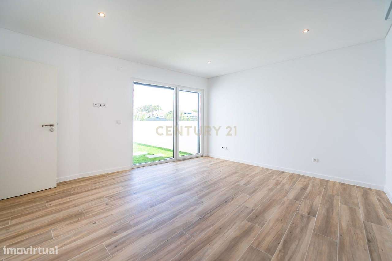 Sintra - Bolembre , moradia T4 nova, construção moderna e linhas conte-19