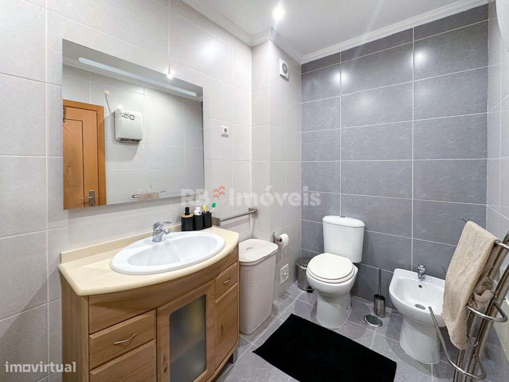 Apartamento T3 c/ Garagem, Sótão e 2 Varandas - Santarém-57