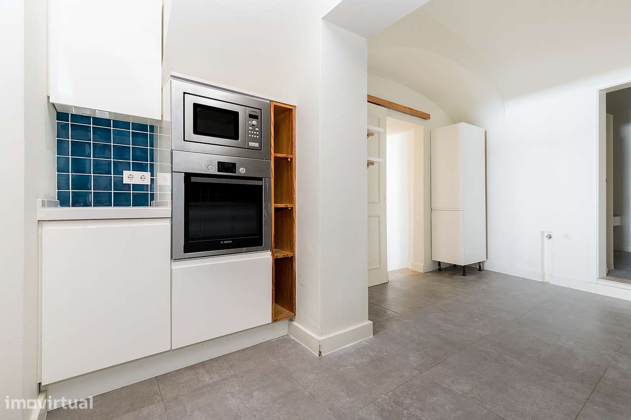 Moradia de luxo com 3 suites, pátio e varandas junto aos Meninos da Gr-5