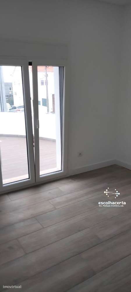 Moradia T1 terrea totalmente renovada-11