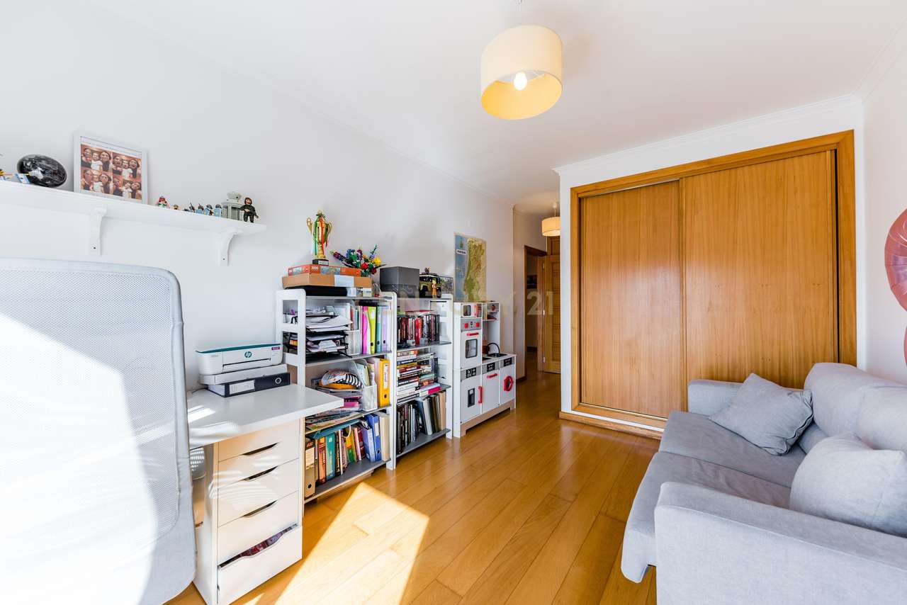 Apartamento T3 com 2 Box e 2 Suítes. Vista Panorâmica em Oeiras-18