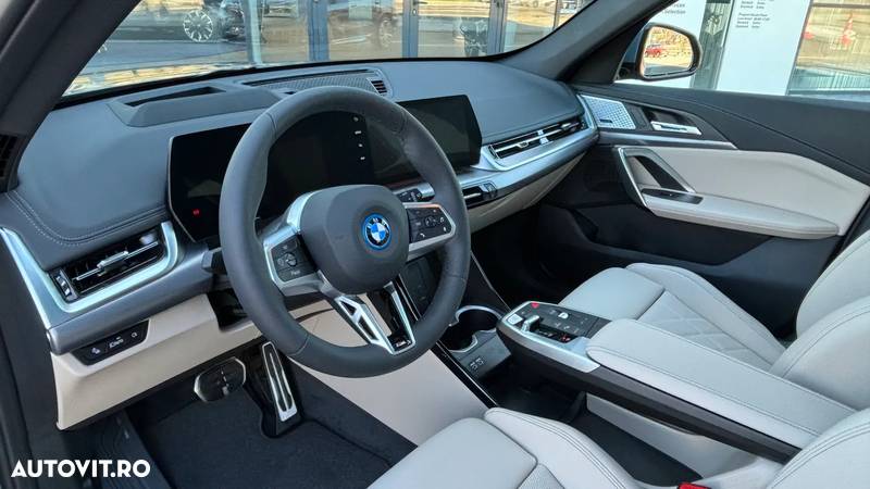 BMW iX1 xDrive30 - 5