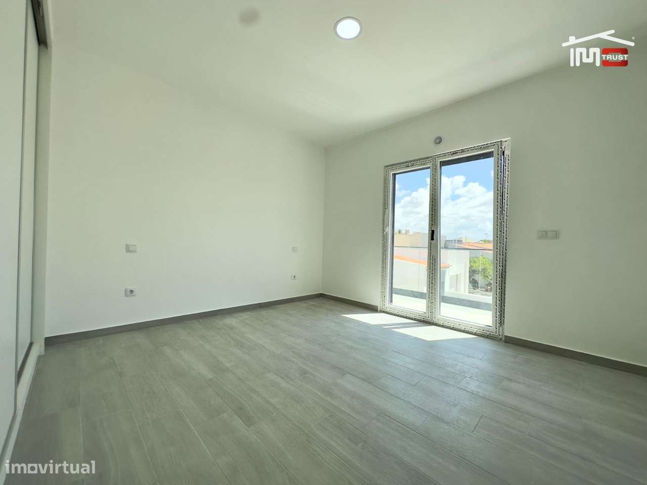 Incrível Moradia T4-11
