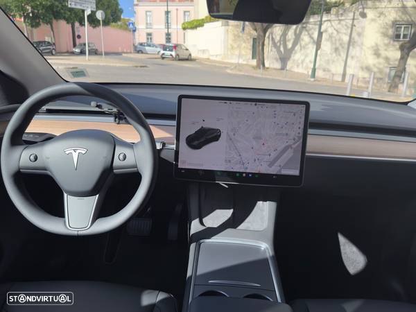 Tesla Model Y Long Range Dual Motor AWD - 14