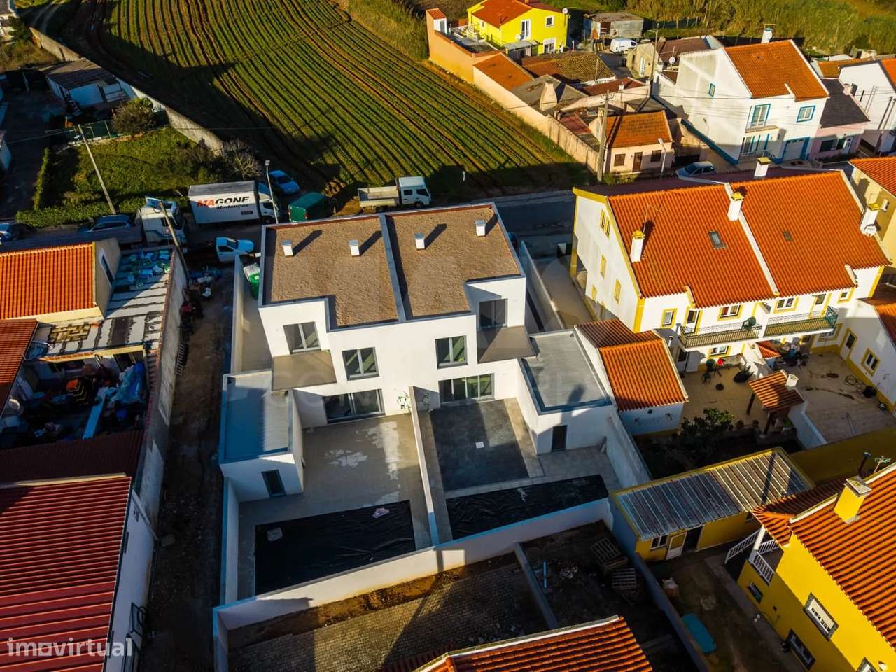 Moradia T4 com Garagem Logradouro e Jardim - Grande imagem: 3/49