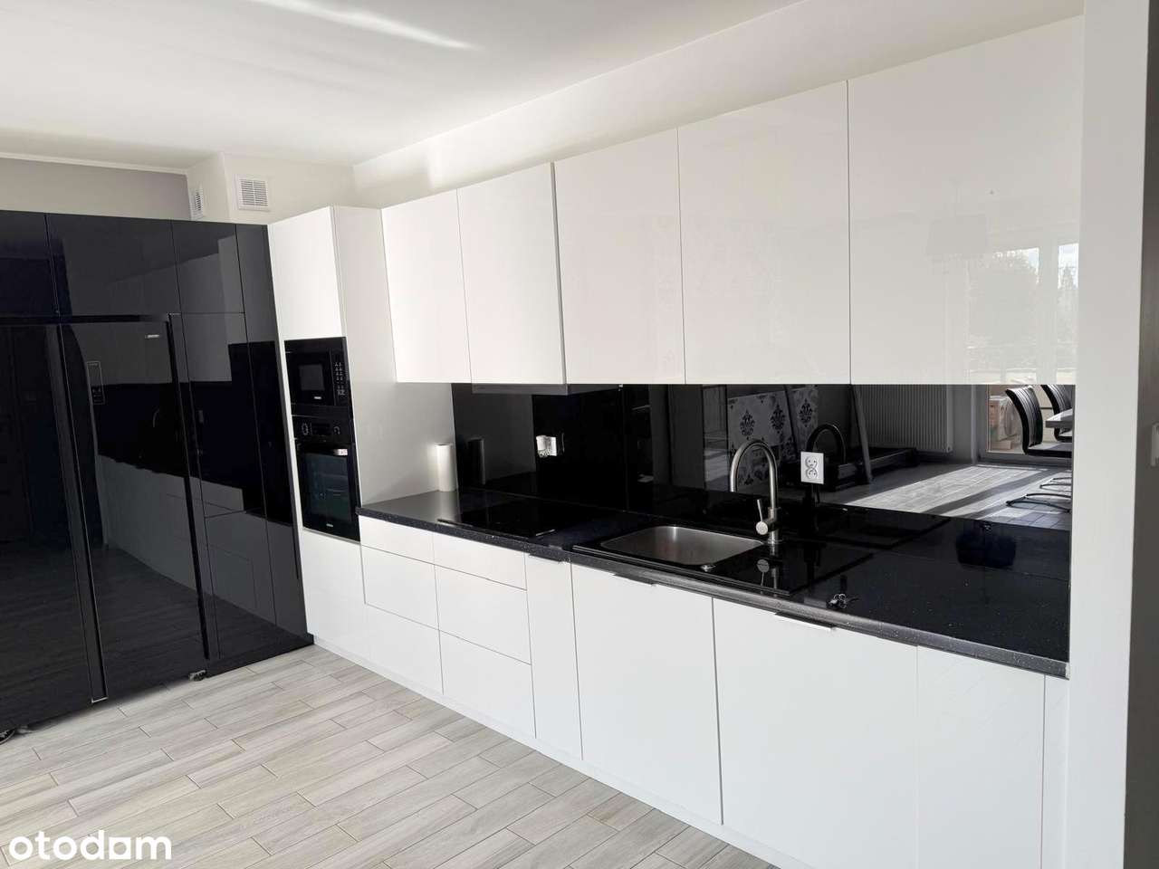 Duże i dwustronne • 4 pokoje • Przy terenach zielonych-0